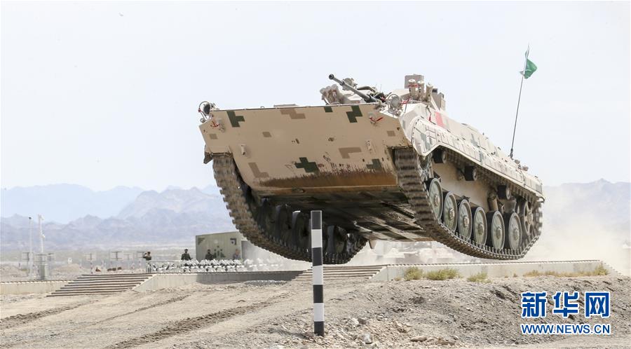 (圖文互動)(1)“國際軍事比賽-2019”:中國參賽隊刷新“蘇沃洛夫突擊”步戰(zhàn)車組單車賽紀(jì)錄