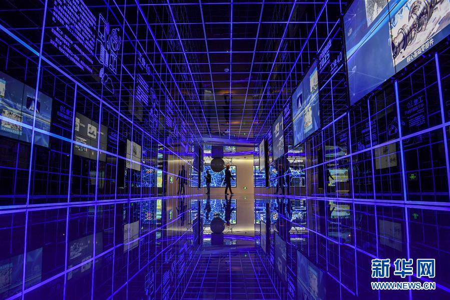 (壯麗70年·奮斗新時(shí)代——共和國(guó)發(fā)展成就巡禮·圖文互動(dòng))(6)旭日映天山 邊疆展新顏——新中國(guó)成立70年新疆改革發(fā)展巡禮