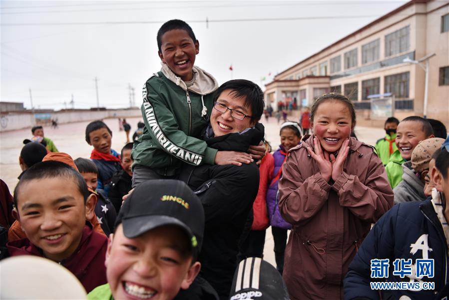 （不忘初心、牢記使命&middot;圖文互動）（1）青春之花綻放五千米云端&mdash;&mdash;記扎根海拔最高縣小學(xué)教師夫妻杜安東、曹曉花