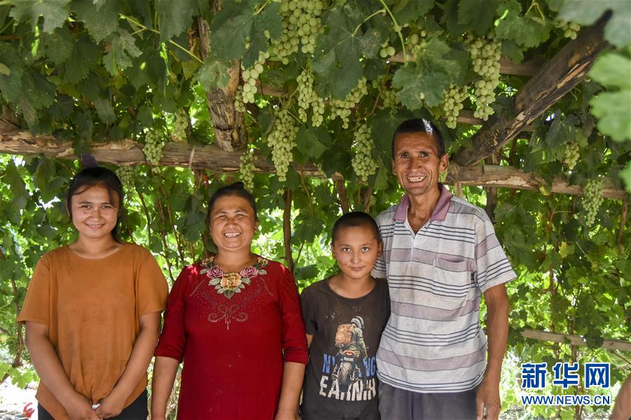 (壯麗70年·奮斗新時(shí)代——共和國發(fā)展成就巡禮·圖文互動(dòng))(6)鑄劍為犁造綠洲 安邊固疆筑“長城”——新疆生產(chǎn)建設(shè)兵團(tuán)維穩(wěn)戍邊改革發(fā)展紀(jì)實(shí)