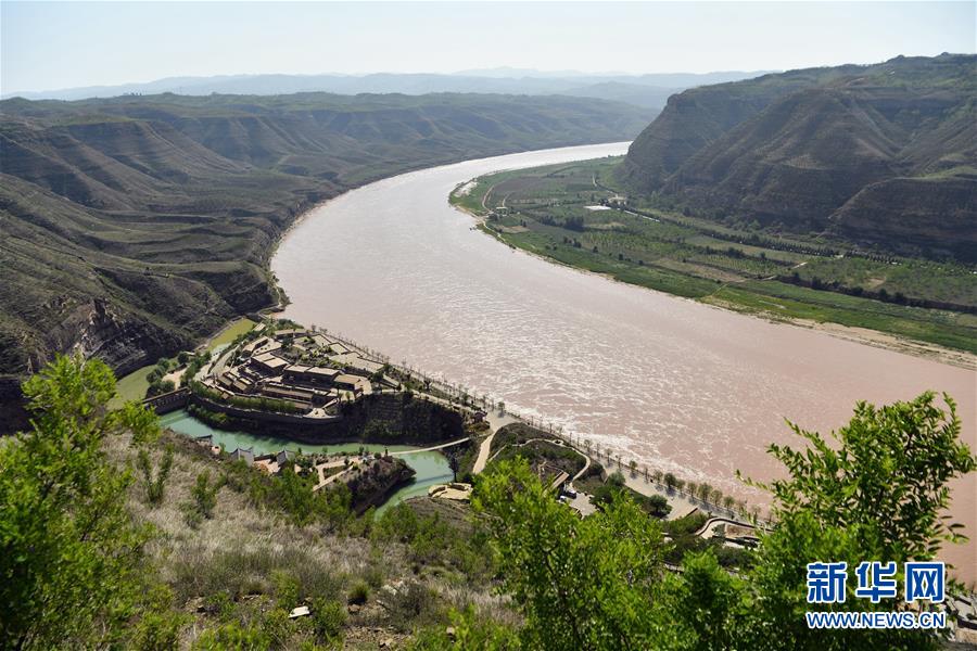 （新華全媒頭條&middot;壯麗70年&middot;奮斗新時(shí)代&mdash;&mdash;記者再走長(zhǎng)征路&middot;圖文互動(dòng)）（10）紅星，從這里照耀中國(guó)&mdash;&mdash;陜北見(jiàn)證中國(guó)革命的歷史轉(zhuǎn)折