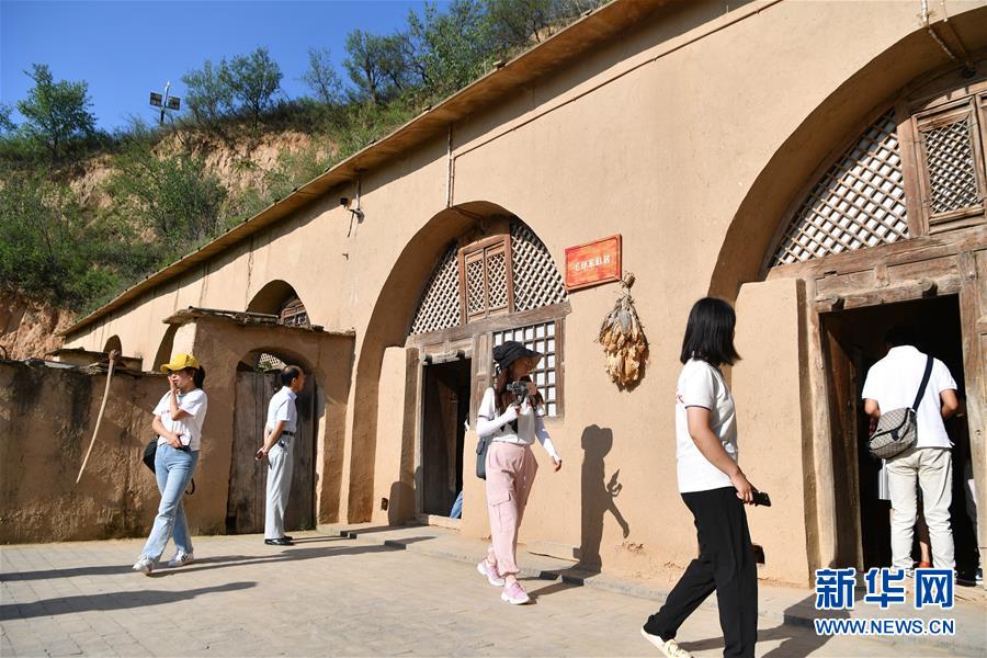 （新華全媒頭條&middot;壯麗70年&middot;奮斗新時(shí)代&mdash;&mdash;記者再走長(zhǎng)征路&middot;圖文互動(dòng)）（9）紅星，從這里照耀中國(guó)&mdash;&mdash;陜北見證中國(guó)革命的歷史轉(zhuǎn)折