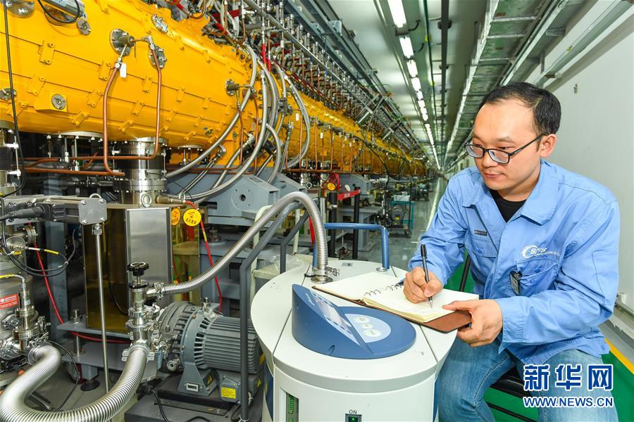 (壯麗70年·奮斗新時代——共和國發(fā)展成就巡禮·圖文互動)(5)南粵譜寫新篇章 敢為人先再出發(fā)——廣東70年跨越式發(fā)展紀(jì)實(shí)