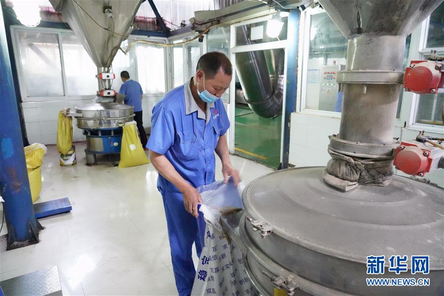 （在習(xí)近平新時代中國特色社會主義思想指引下&mdash;&mdash;新時代新作為新篇章&middot;總書記關(guān)心的百姓身邊事&middot;圖文互動）（2）大污染變身&ldquo;大寶藏&rdquo;：治理畜禽糞污，他們這樣干！