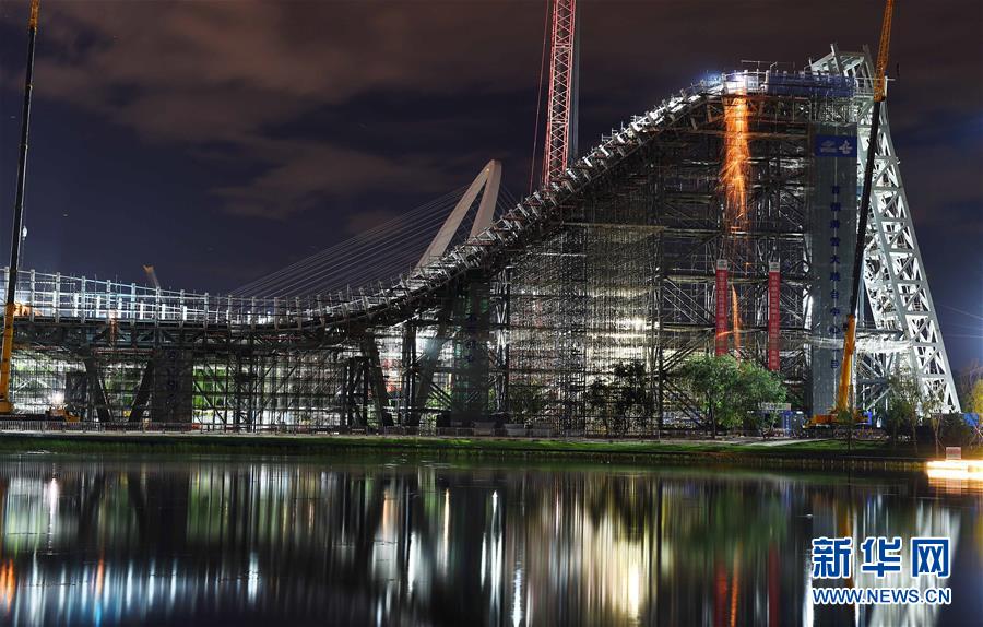 (新華全媒頭條·圖文互動(dòng))(14)百年首鋼 百煉成鋼——從鋼鐵強(qiáng)國(guó)“夢(mèng)工廠”到改革轉(zhuǎn)型“排頭兵”