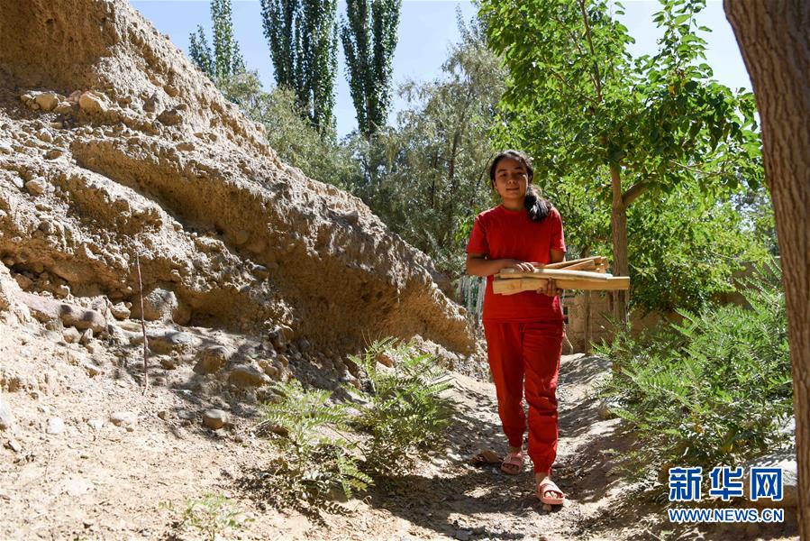 （決戰(zhàn)決勝脫貧攻堅(jiān)&middot;圖文互動(dòng)）（5）拋在舊鄉(xiāng)的&ldquo;火墻&rdquo;&mdash;&mdash;新疆易地扶貧搬遷安置點(diǎn)見聞