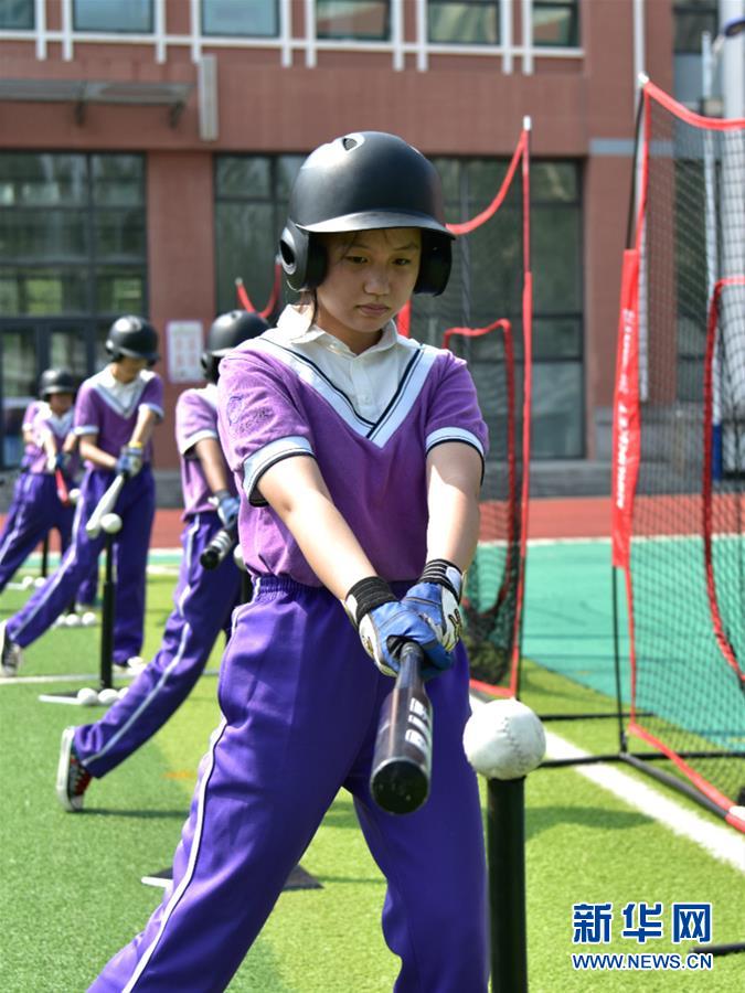 （體育&middot;圖文互動(dòng)）（3）（在習(xí)近平新時(shí)代中國(guó)特色社會(huì)主義思想指引下&mdash;&mdash;新時(shí)代新作為新篇章&middot;總書記關(guān)心的百姓身邊事）奔跑吧，少年！&mdash;&mdash;體育讓孩子們插上強(qiáng)壯的翅膀（配本社同題文字稿）