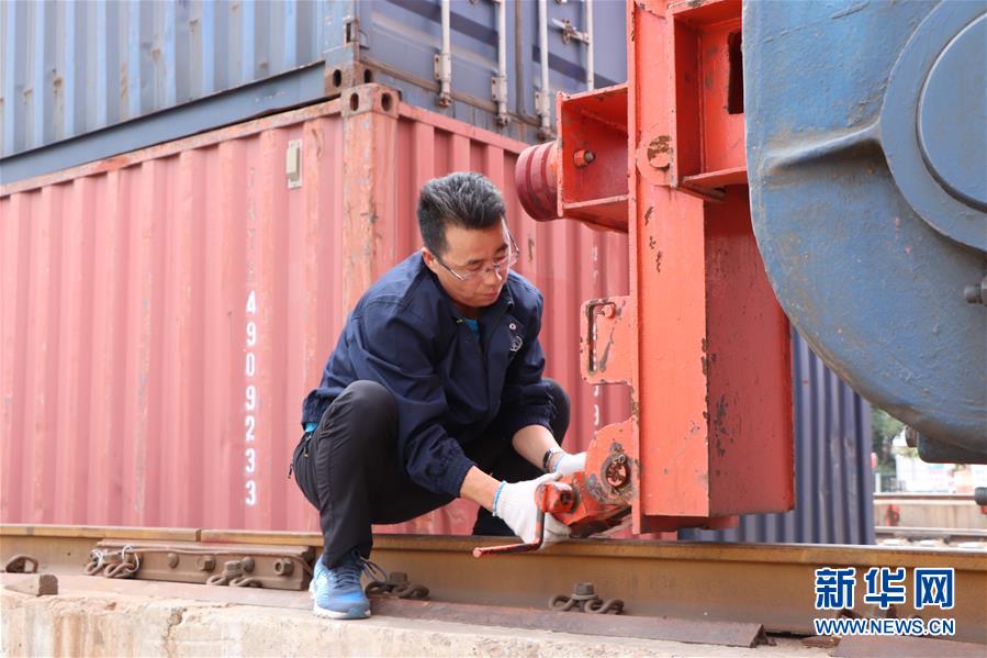 (圖文互動)(2)鐵路貨場三十余載 見證外貿(mào)發(fā)展變化