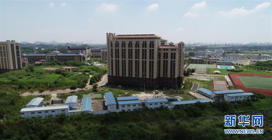 （在習(xí)近平新時代中國特色社會主義思想指引下&mdash;&mdash;新時代新作為新篇章&middot;圖文互動）（1）&ldquo;我們給火箭做減重&rdquo;&mdash;&mdash;高校科技創(chuàng)新進行時