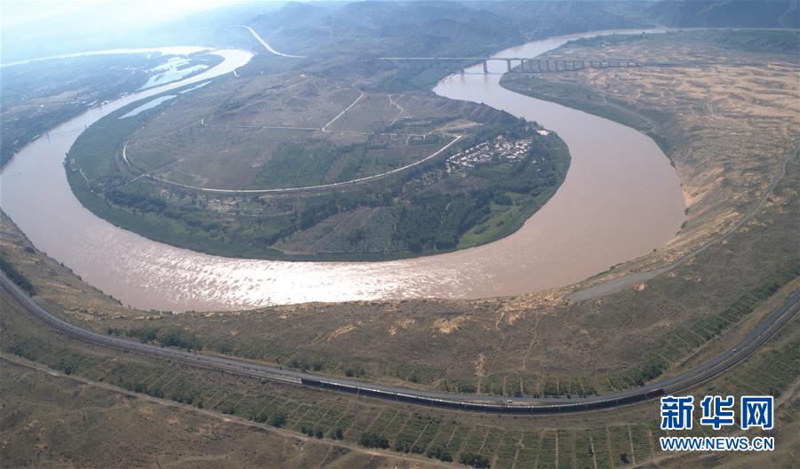 (走讀黃河·圖文互動)(1)中衛(wèi):33萬畝沙區(qū)變灌區(qū)