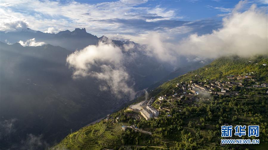 (決戰(zhàn)決勝脫貧攻堅(jiān)·圖文互動(dòng))(2)怒江大峽谷興起“生態(tài)行當(dāng)”
