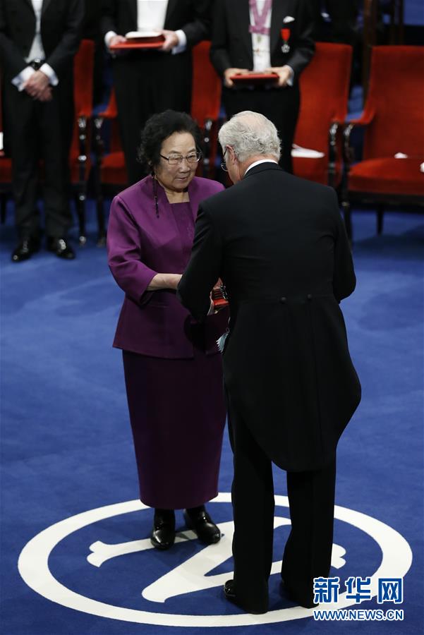 (壯麗70年·奮斗新時代——共和國榮光·圖文互動)(3)屠呦呦:與青蒿結緣 用中醫(yī)藥造福世界