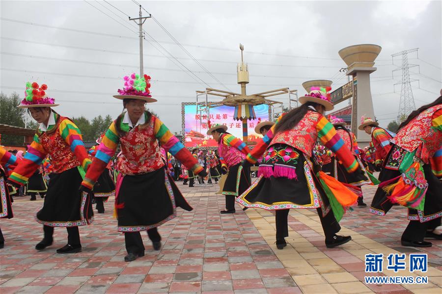 （集中連片特困地區(qū)貧困村調(diào)研行&middot;圖文互動(dòng)）（2）搬下山天地寬　真脫貧笑開顏&mdash;&mdash;青海互助土族自治縣班彥村脫貧調(diào)查 