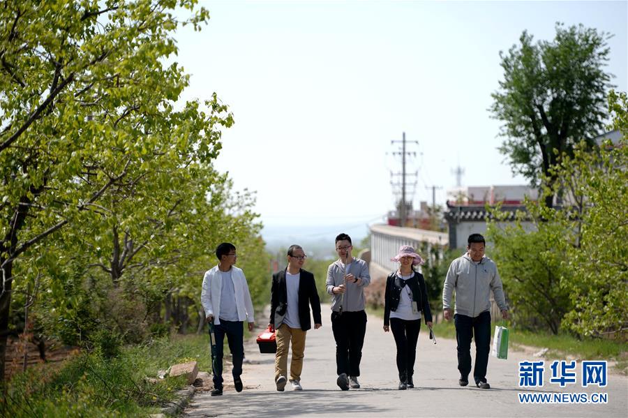 (在習(xí)近平新時(shí)代中國特色社會(huì)主義思想指引下——新時(shí)代新作為新篇章·總書記關(guān)心的百姓身邊事·圖文互動(dòng))(5)“農(nóng)”字頭照樣“大”作為——豐收時(shí)節(jié)看涉農(nóng)高校人才在希望的田野