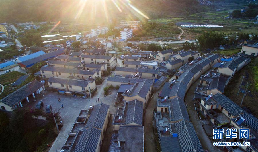 （新華全媒頭條&middot;圖文互動）（5）讓各民族手足相親守望相助&mdash;&mdash;以習(xí)近平同志為核心的黨中央關(guān)心少數(shù)民族和民族工作紀(jì)實