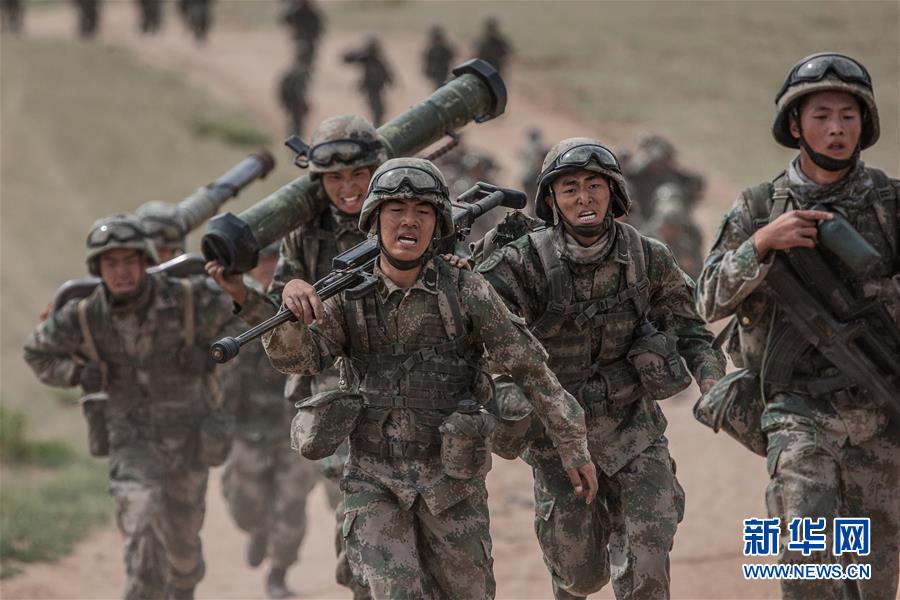 （新華全媒頭條&middot;圖文互動(dòng)）（13）沿著中國特色強(qiáng)軍之路闊步前進(jìn)&mdash;&mdash;黨中央、中央軍委領(lǐng)導(dǎo)推進(jìn)國防和軍隊(duì)建設(shè)70年紀(jì)實(shí)