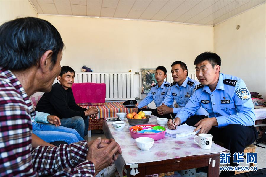 （愛國情 奮斗者&middot;圖文互動）（7）印刻在戈壁上的名字