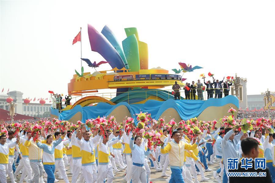 （新華全媒頭條&middot;圖文互動(dòng)）（13）凝聚愛(ài)國(guó)主義的磅礴力量！&mdash;&mdash;新中國(guó)成立70周年盛典啟示錄