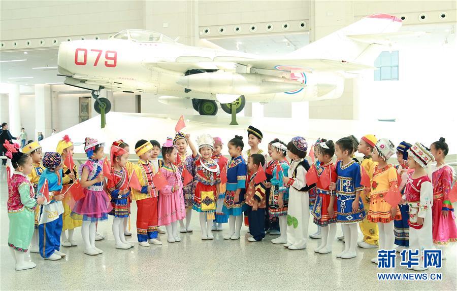 （人民空軍70年&middot;圖文互動(dòng)）（2）我愛祖國(guó)的藍(lán)天&mdash;&mdash;空軍強(qiáng)軍主題紀(jì)念封8張&ldquo;同框照&rdquo;背后的故事 