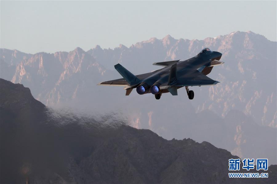 （新華全媒頭條&middot;人民空軍70年&middot;圖文互動(dòng)）（14）陽(yáng)光照耀奮飛的航程&mdash;&mdash;黨中央、中央軍委和習(xí)主席關(guān)心人民空軍建設(shè)發(fā)展紀(jì)實(shí)