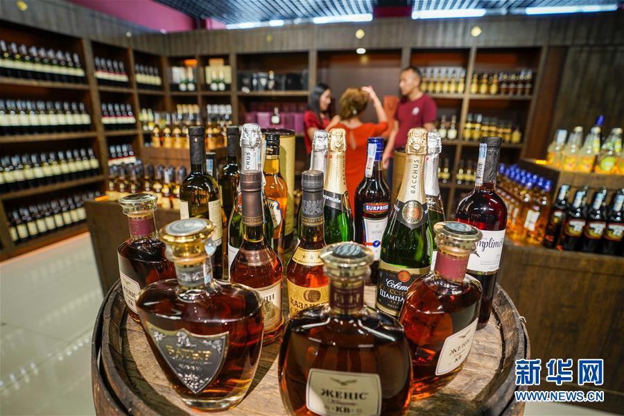 （在習(xí)近平新時(shí)代中國(guó)特色社會(huì)主義思想指引下&mdash;&mdash;新時(shí)代新作為新篇章&middot;總書(shū)記關(guān)切開(kāi)放事&middot;圖文互動(dòng)）（4）開(kāi)放，讓迢迢邊關(guān)擁有穩(wěn)穩(wěn)幸福&mdash;&mdash;來(lái)自內(nèi)陸沿邊開(kāi)放小城的故事