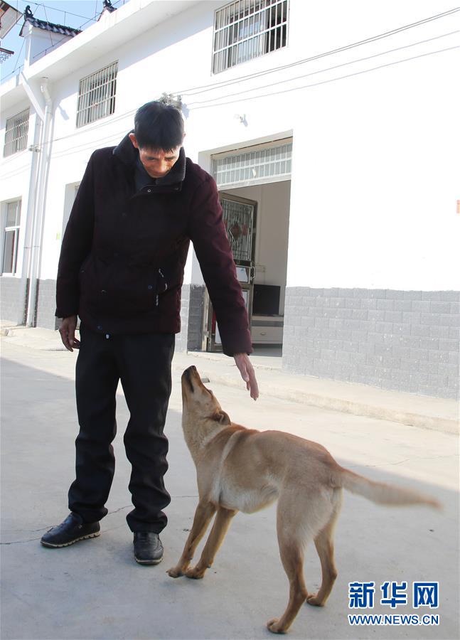 （四中全會精神在基層&middot;圖文互動）（1）記者手記：兩腳沾地，深切感悟什么叫&ldquo;以人民為中心&rdquo;