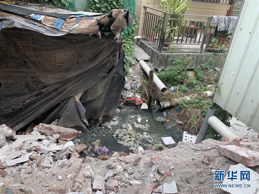 （圖文互動(dòng)）（3）河長(zhǎng)職責(zé)寫(xiě)得明明白白，條條舉措無(wú)一落實(shí)&mdash;&mdash;國(guó)務(wù)院檢查組暗訪核查佛山一農(nóng)村河涌黑臭十余年無(wú)人管理