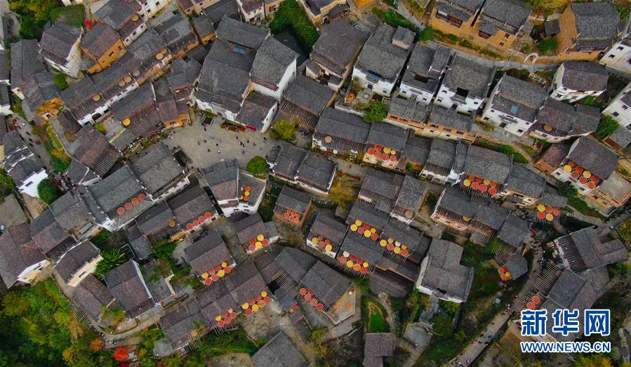 （圖文互動）（1）鄉(xiāng)村攝影師、鄉(xiāng)村&ldquo;模特&rdquo;、民宿店主&mdash;&mdash;鄉(xiāng)村旅游推動婺源農(nóng)民生活方式發(fā)生新變化