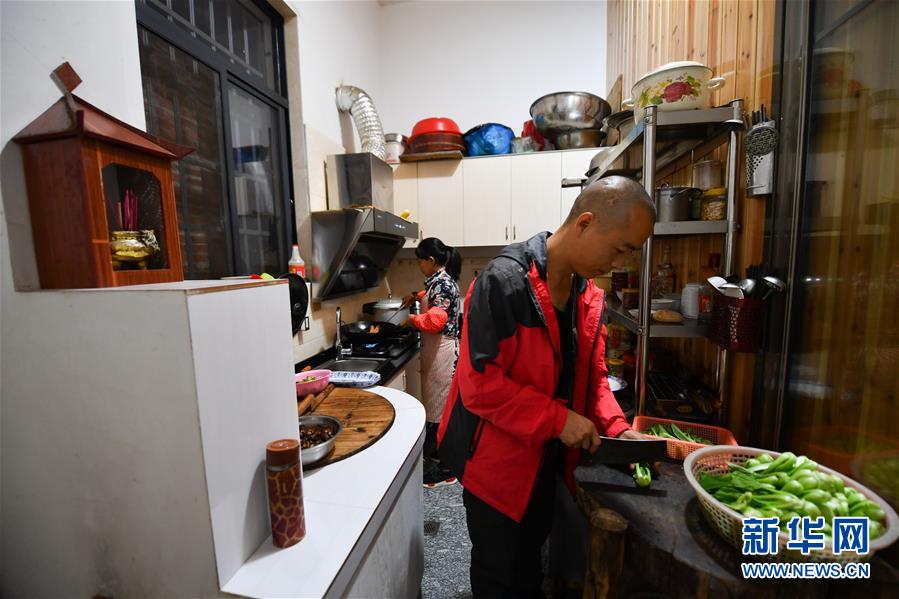 （圖文互動）（8）鄉(xiāng)村攝影師、鄉(xiāng)村&ldquo;模特&rdquo;、民宿店主&mdash;&mdash;鄉(xiāng)村旅游推動婺源農(nóng)民生活方式發(fā)生新變化