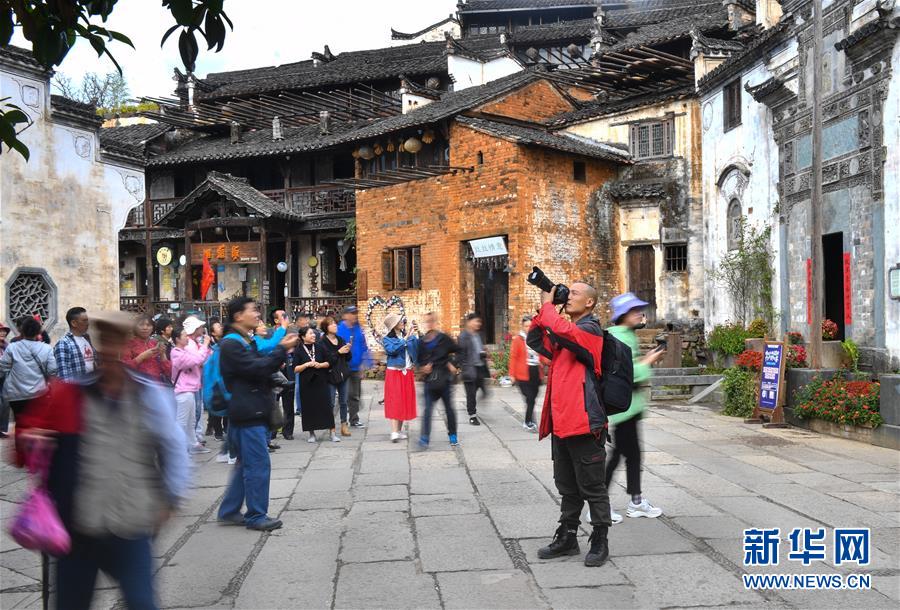 （圖文互動）（11）鄉(xiāng)村攝影師、鄉(xiāng)村&ldquo;模特&rdquo;、民宿店主&mdash;&mdash;鄉(xiāng)村旅游推動婺源農(nóng)民生活方式發(fā)生新變化