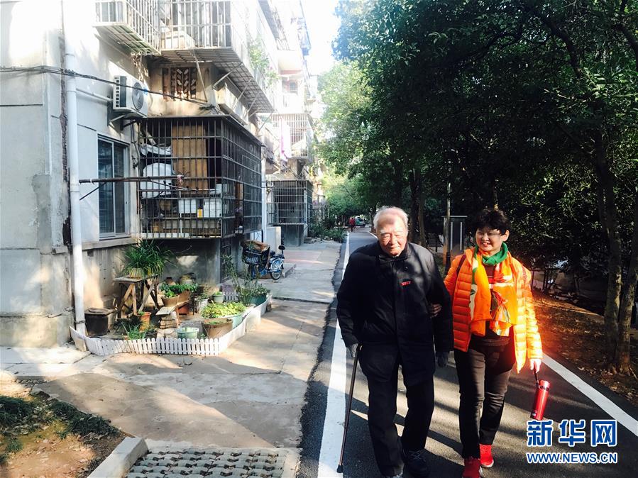 （新華全媒頭條&middot;圖文互動）（8）滄海橫流 信仰彌堅&mdash;&mdash;記共產(chǎn)黨員、湘潭大學九旬教授滄南