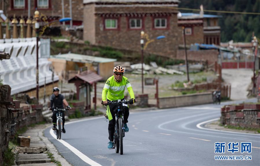 （新華全媒頭條&middot;圖文互動）（11）格?；ㄩ_滿天路&mdash;&mdash;寫在川藏公路通車65周年之際