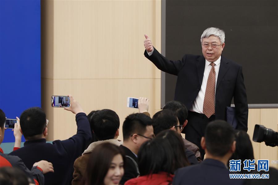 (兩會(huì)·XHDW)(6)國(guó)務(wù)院扶貧辦主任劉永富就“攻堅(jiān)克難——堅(jiān)決打贏脫貧攻堅(jiān)戰(zhàn)”答記者問(wèn)