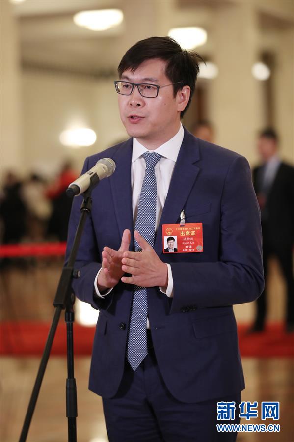 （兩會(huì)&middot;面對(duì)面）（5）全國人大代表接受采訪