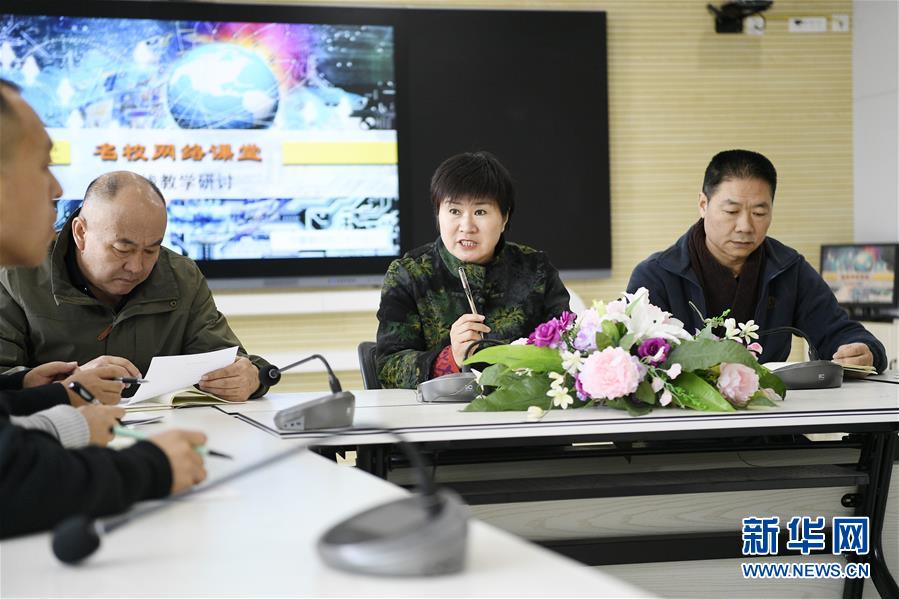 (兩會(huì)·圖片故事)(6)全國人大代表馬恒燕:讓城鄉(xiāng)學(xué)生共享“互聯(lián)網(wǎng)+教育”優(yōu)質(zhì)資源