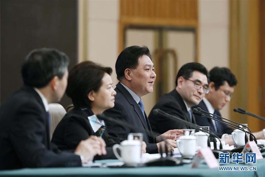 （兩會(huì)&middot;XHDW）（10）最高人民法院審判委員會(huì)副部級(jí)專職委員劉貴祥等就&ldquo;攻堅(jiān)&lsquo;基本解決執(zhí)行難&rsquo;&rdquo;答記者問