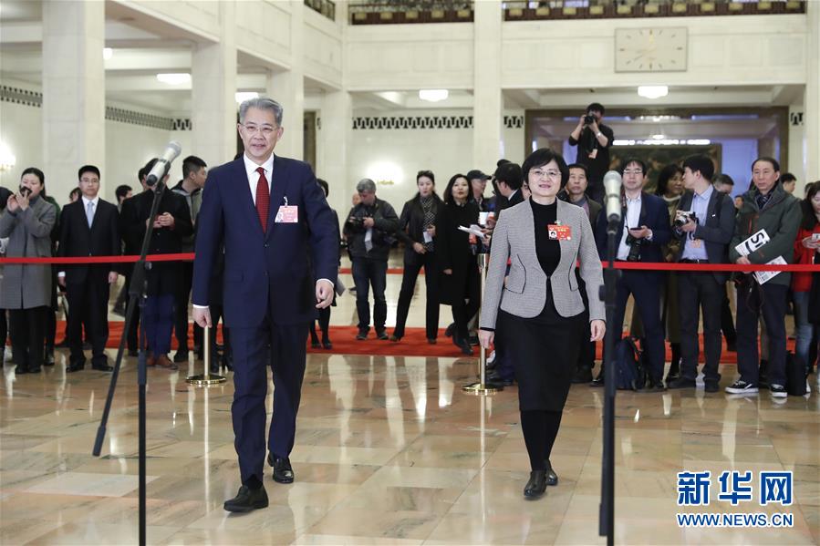 （兩會(huì)&middot;面對(duì)面&middot;XHDW）（20）全國(guó)政協(xié)委員接受采訪