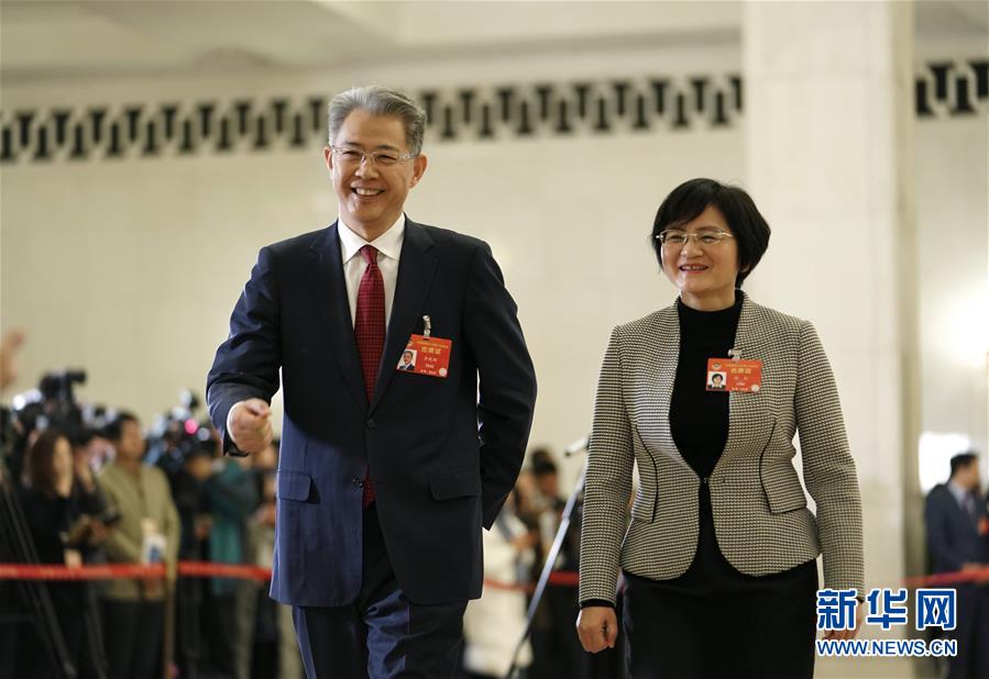 （兩會(huì)&middot;面對(duì)面&middot;XHDW）（21）全國(guó)政協(xié)委員接受采訪