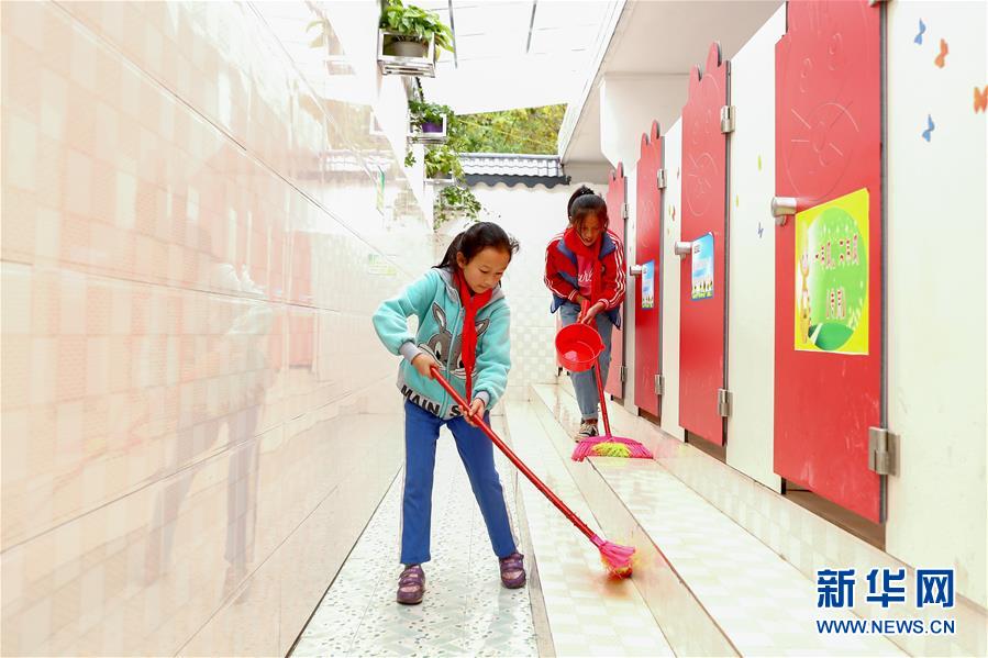 （新華全媒頭條&middot;圖文互動(dòng)）（7）上下同心再出發(fā)&mdash;&mdash;習(xí)近平總書記同出席2019年全國(guó)兩會(huì)人大代表、政協(xié)委員共商國(guó)是紀(jì)實(shí)