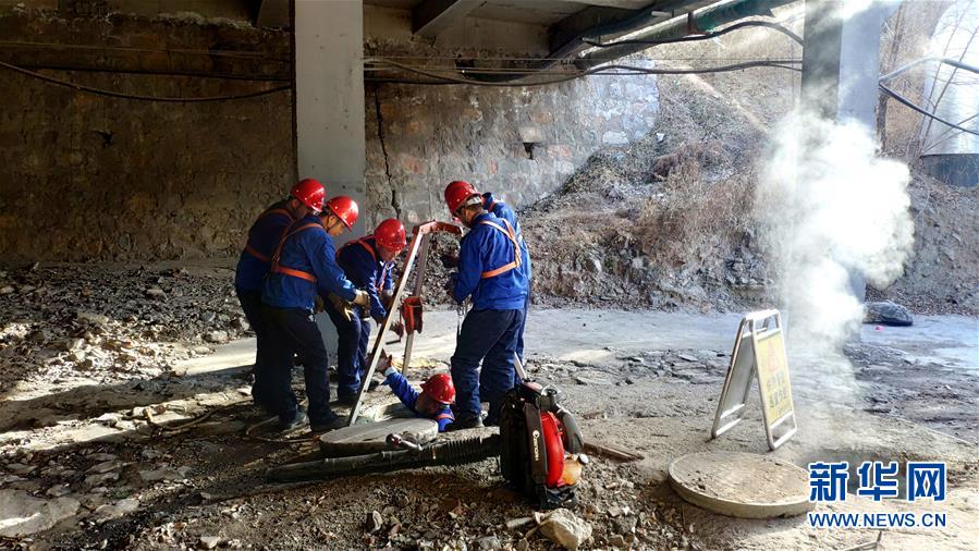 (嚴(yán)寒下的勞動者·圖文互動)(1)巡線工人“冰與火”的考驗