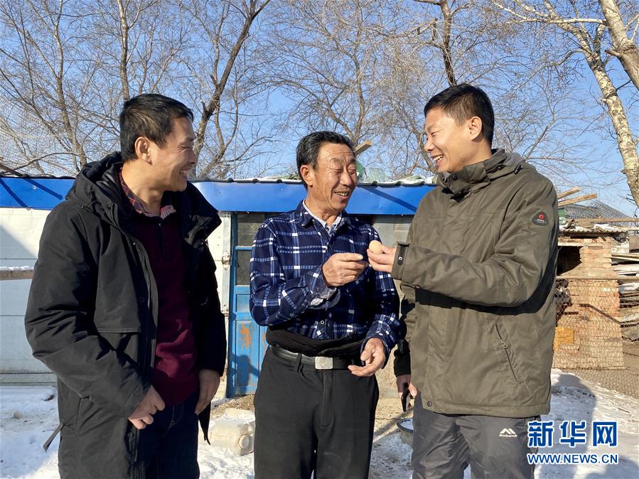 （在習(xí)近平新時代中國特色社會主義思想指引下&mdash;&mdash;新時代新作為新篇章&middot;總書記關(guān)切脫貧事&middot;決勝貧困&middot;圖文互動）（1）讓一方水土&ldquo;富養(yǎng)&rdquo;一方人&mdash;&mdash;扶貧特色產(chǎn)業(yè)惠及千家萬戶