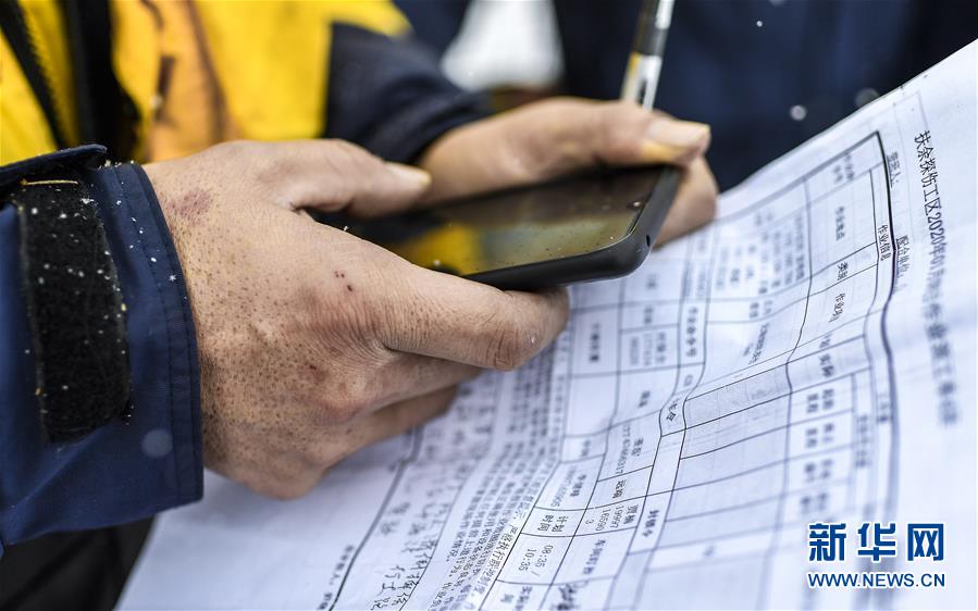 （新春走基層）（15）嚴寒下的&ldquo;鐵路醫(yī)生&rdquo;：風(fēng)雪中守護回家路