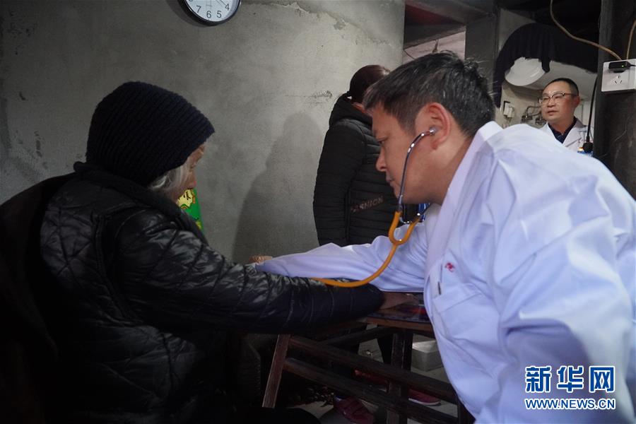 （新春走基層&middot;圖文互動）（2）高山來了醫(yī)療隊(duì)