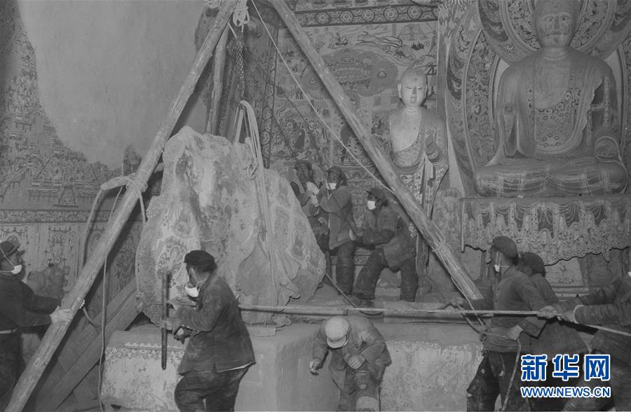 （時代先鋒&middot;圖文互動）（3）此生不悔入沙海 勇?lián)厝问家娊?mdash;&mdash;敦煌研究院文物保護利用群體群像