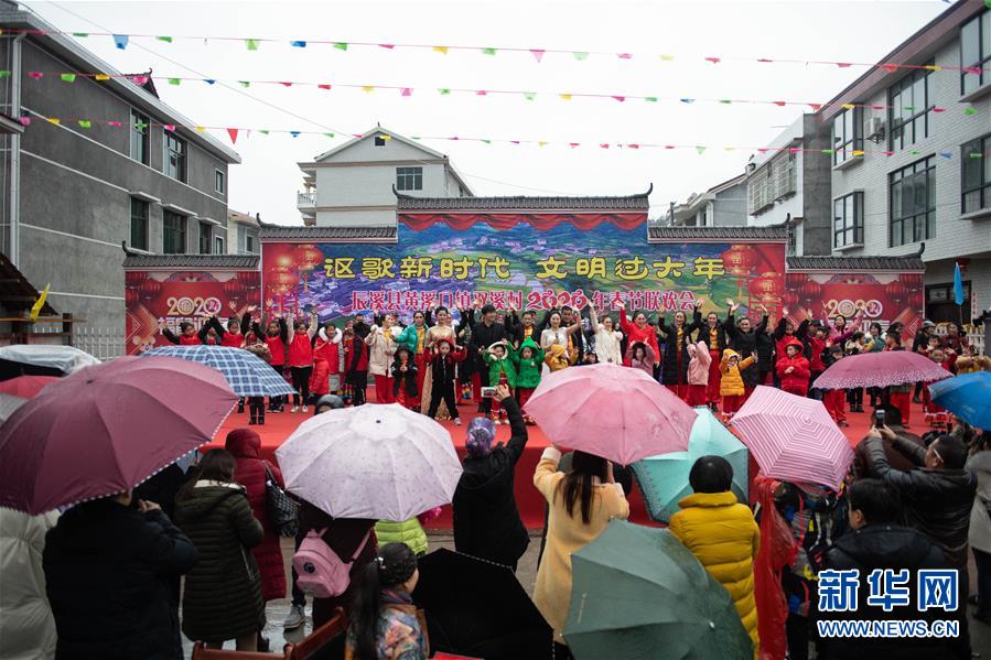 （新春走基層&middot;圖文互動(dòng)）（2）村晚&ldquo;說(shuō)唱&rdquo;唱什么？