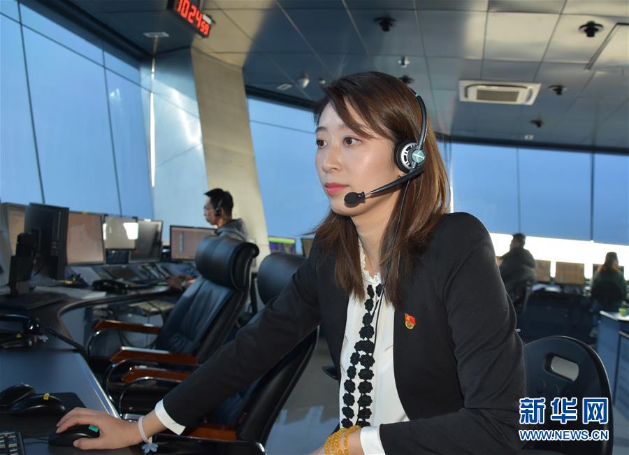 （關(guān)注春運&middot;圖文互動）在崗一分鐘，保證安全60秒&mdash;&mdash;記守護遠航客機的&ldquo;燈塔&rdquo;管制員