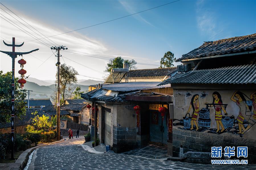 （圖文互動(dòng)）（1）跨越發(fā)展起宏圖 信心滿懷著華章&mdash;&mdash;習(xí)近平總書(shū)記考察云南回訪記