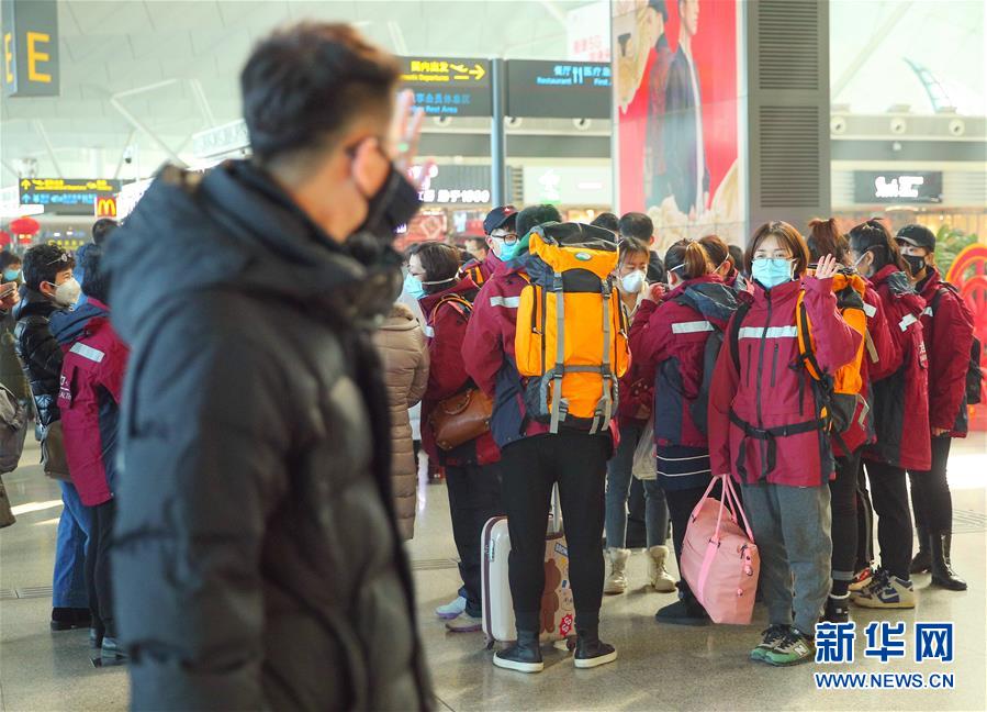 （新華全媒頭條&middot;圖文互動(dòng)）（18）萬眾一心迎挑戰(zhàn) 眾志成城戰(zhàn)疫情&mdash;&mdash;全國(guó)總動(dòng)員打響疫情防控阻擊戰(zhàn)紀(jì)實(shí)