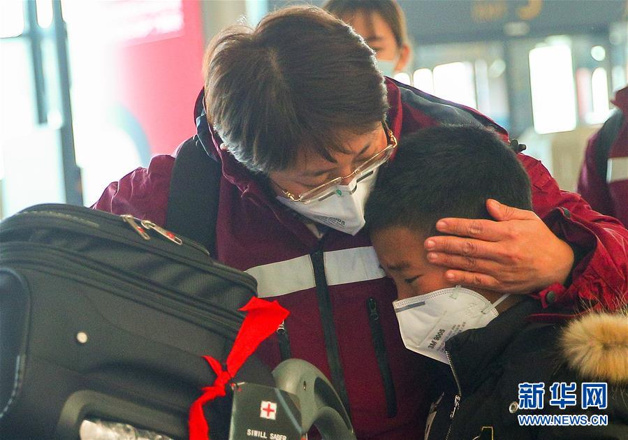 （新華全媒頭條&middot;圖文互動(dòng)）（20）萬眾一心迎挑戰(zhàn) 眾志成城戰(zhàn)疫情&mdash;&mdash;全國(guó)總動(dòng)員打響疫情防控阻擊戰(zhàn)紀(jì)實(shí)