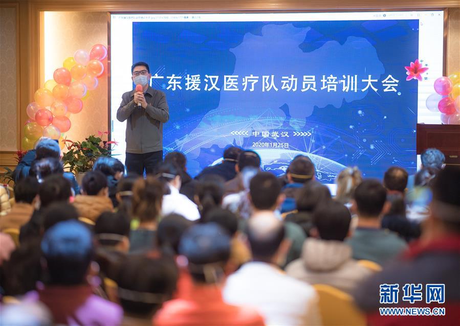 （新華全媒頭條&middot;圖文互動(dòng)）（26）萬眾一心迎挑戰(zhàn) 眾志成城戰(zhàn)疫情&mdash;&mdash;全國(guó)總動(dòng)員打響疫情防控阻擊戰(zhàn)紀(jì)實(shí)